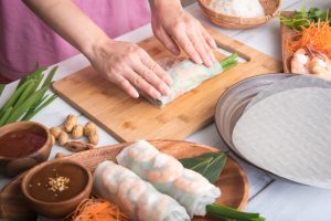 How to roll rice wrap
